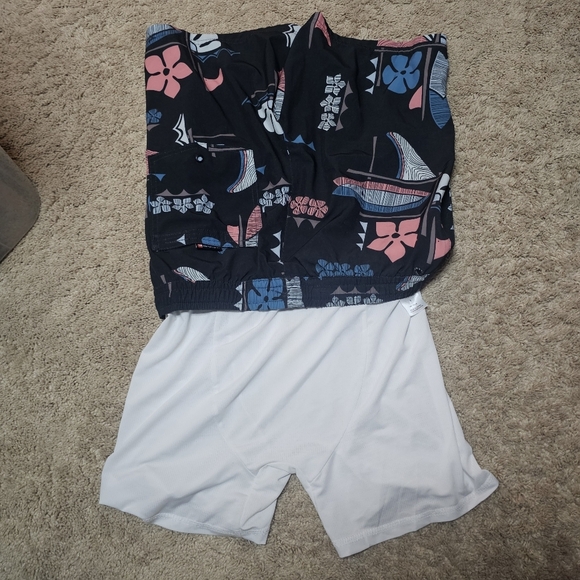 Quicksilver Lined Board Shorts Size Small - Picture 7 of 7